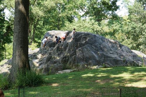 Felsvorsprünge mitten in der Stadt - wo gibts das?
